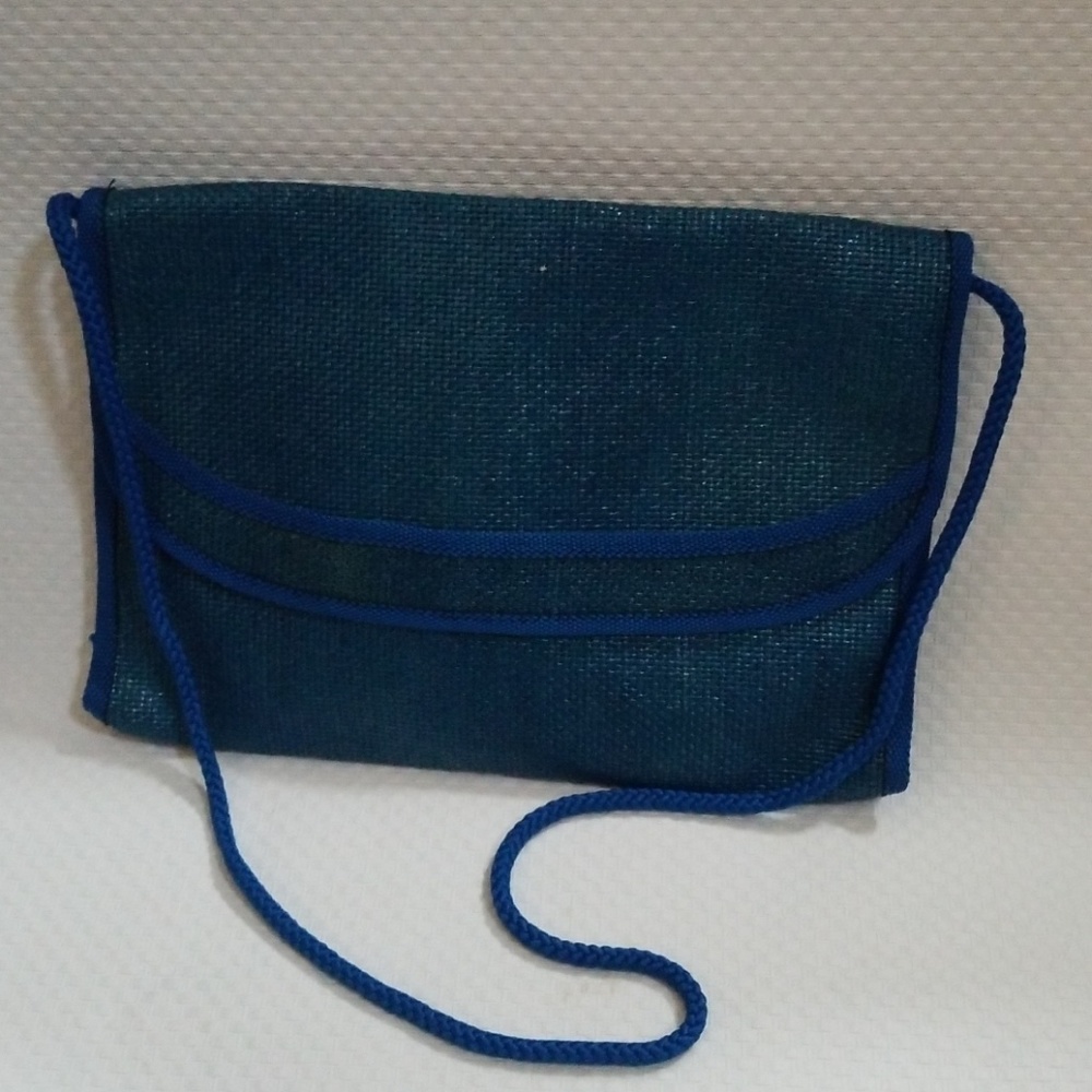 Vintage 80s Vanessa Blue Straw clutch/crossbody